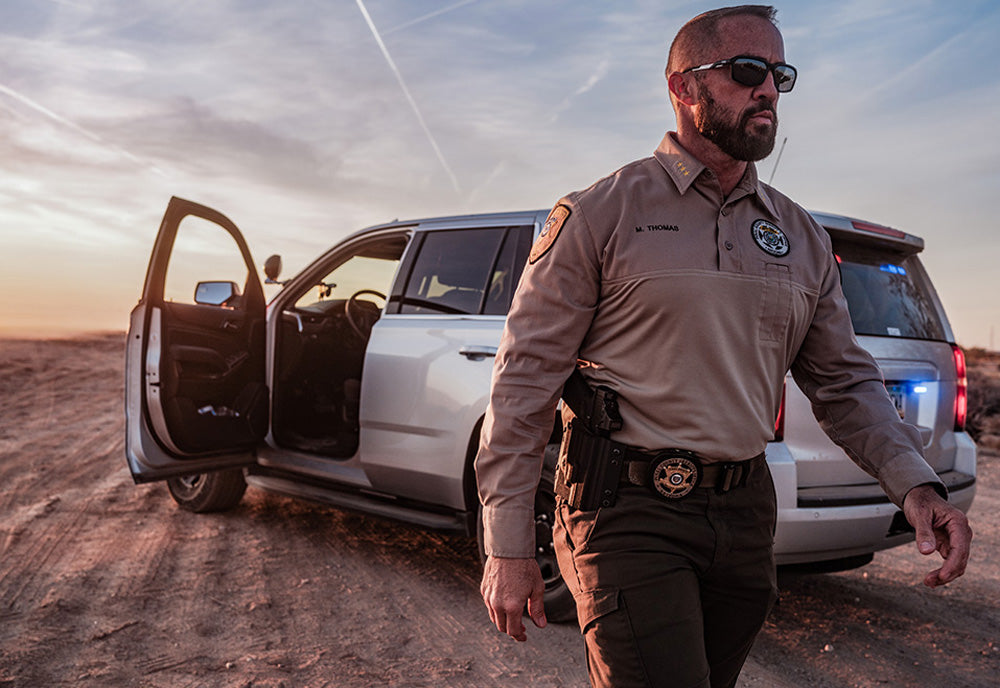 Law Enforcement Officer wearing the Wiley X Recon sunglasses